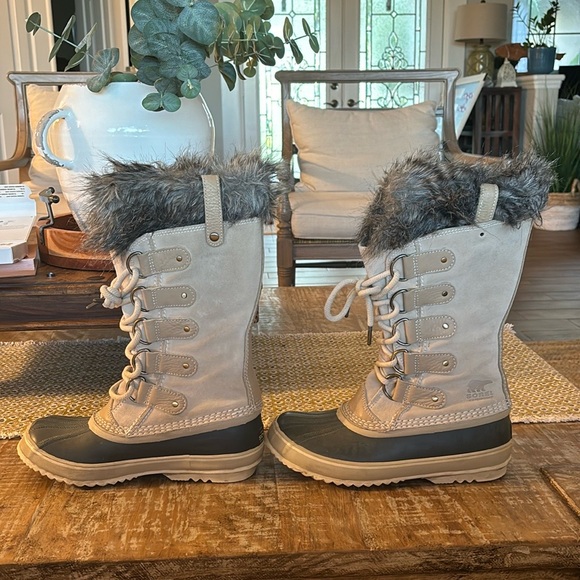 Sorel | JOAN OF ARCTIC WOMEN'S WATERPROOF BOOT | Size 8 - Picture 1 of 7